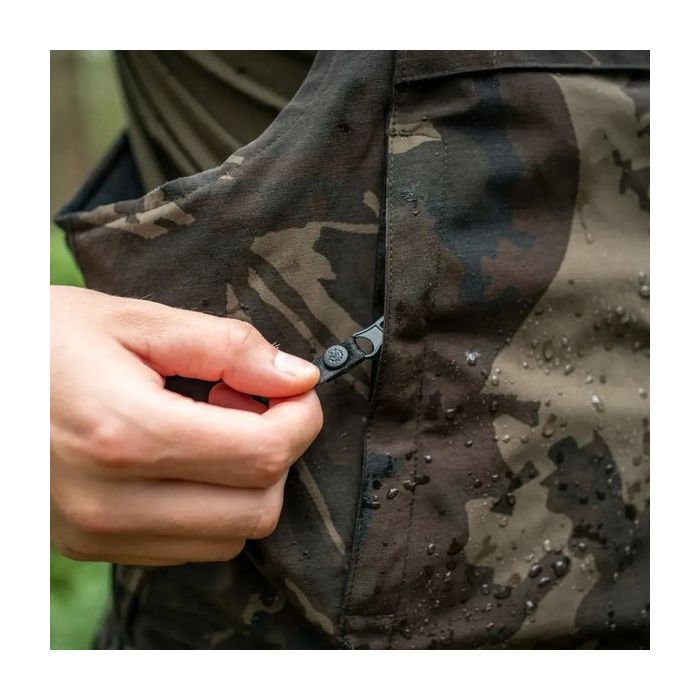 Salopeta Impermeabila Nash ZT Helluva Waterproof Bib and Brace, Camo 10